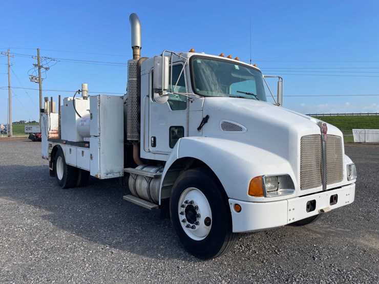 2008-kenworth-t300-image-3