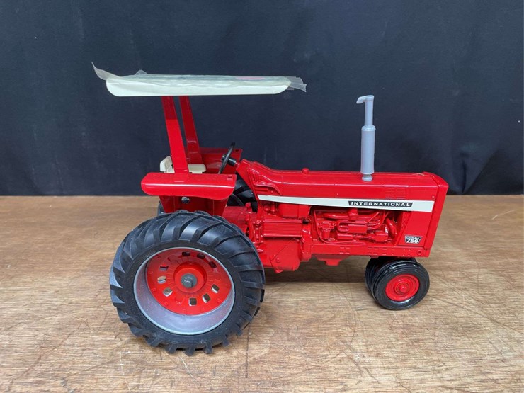 1/16-ih-756-1996-farm-show-nib-ertl-image-9