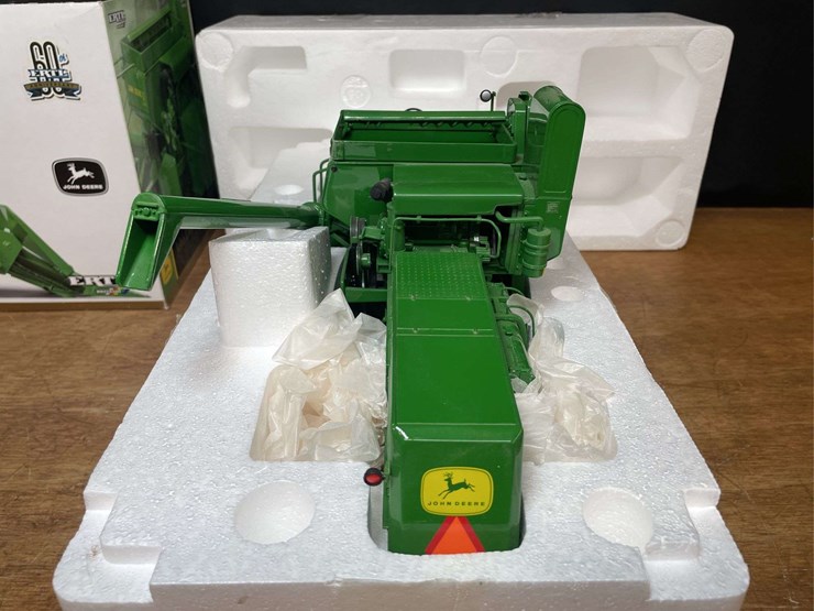 1/16-john-deere-55-combine-prestige-nib-ertl-image-3