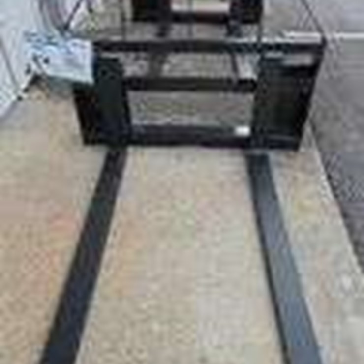 Skid Steer Adjustable Pallet Fork, Model SA11100