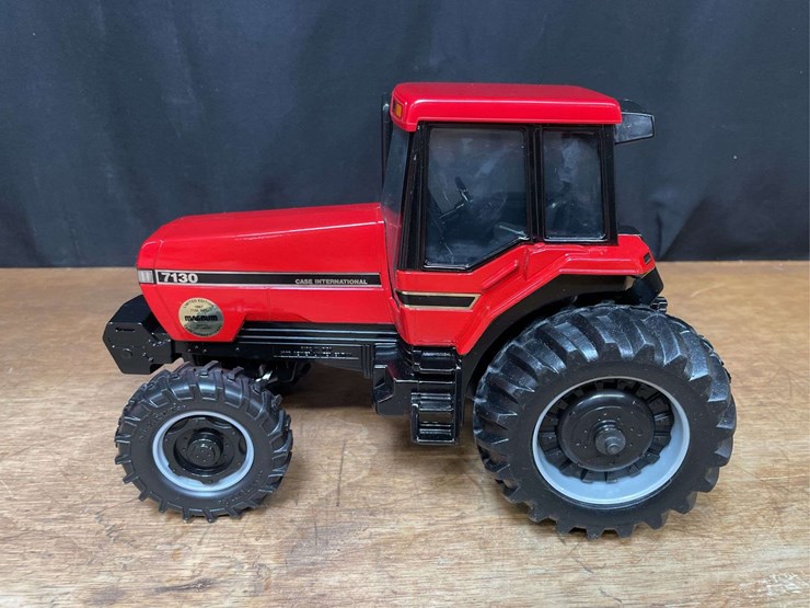 1/16-case-ih-magnum-7130-1987-denver-nib-ertl-image-3