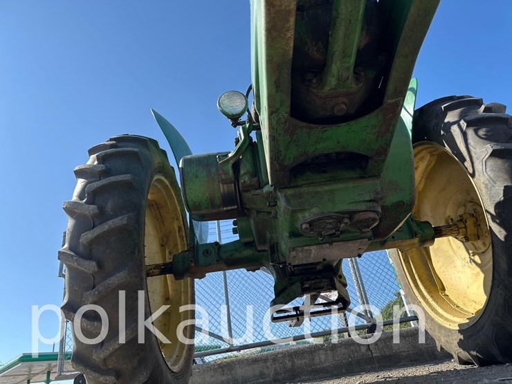 john-deere-b-image-15