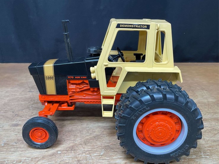 1/16-case-1170-demonstrator-1996-nfts-nib-ertl-image-5
