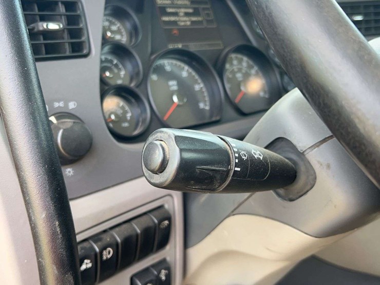 2016-peterbilt-579-image-27