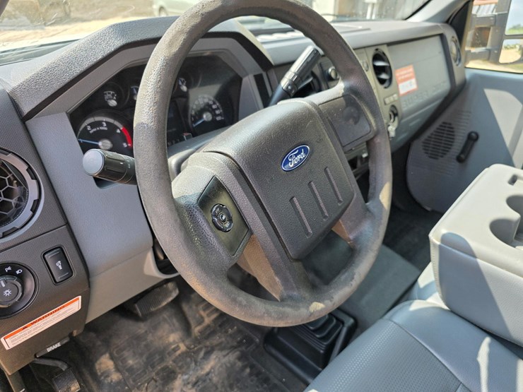 2015-ford-f550-image-26