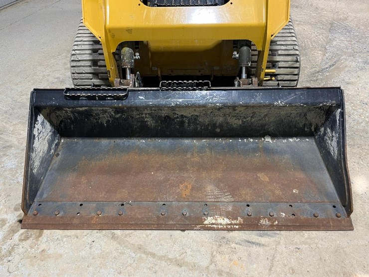 2023-caterpillar-259d3-image-9