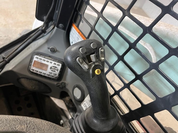 2020-bobcat-s740-image-34