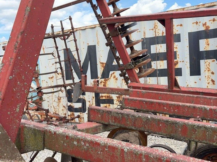 hesston-2440-image-7