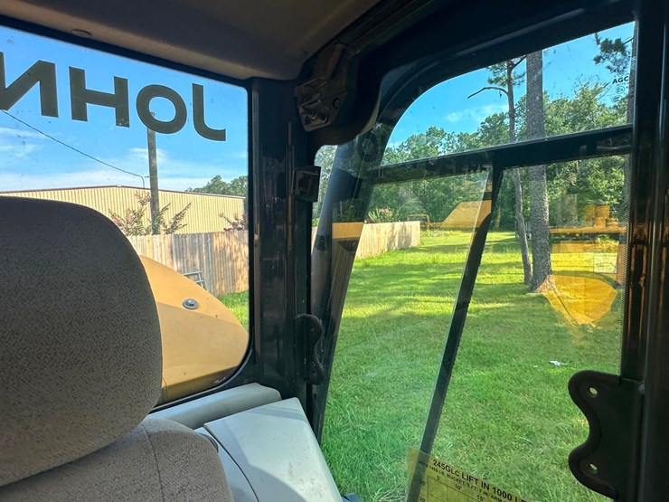 2018-deere-245g-lc-image-50