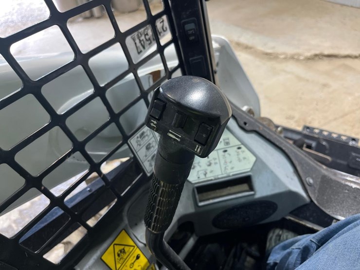 2022-bobcat-s590-image-26