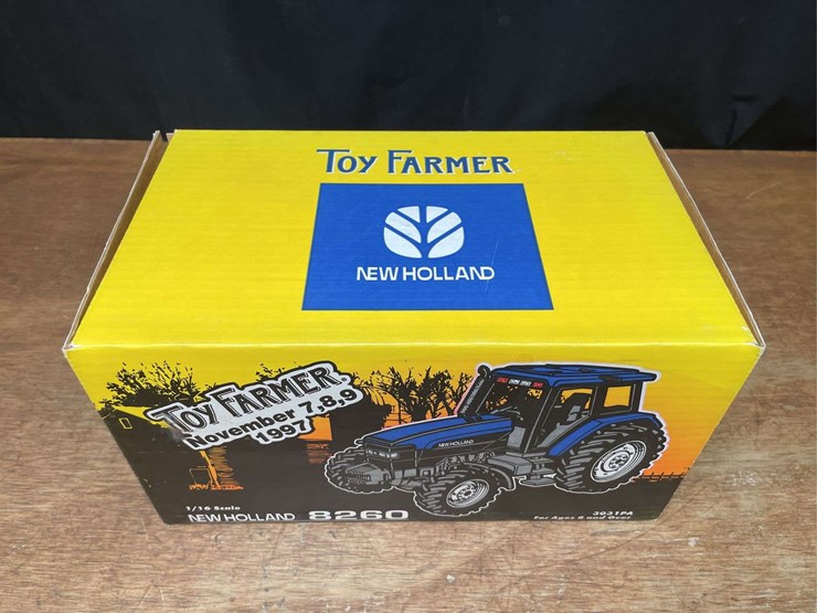1/16-new-holland-8260-1997-nfts-nib-ertl-image-16