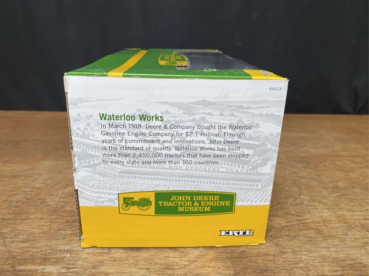 1/16-john-deere-waterloo-boy-museum-nib-ertl-image-7