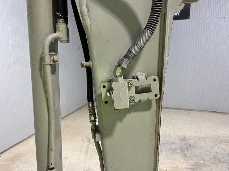 2023-takeuchi-tb335r-image-10
