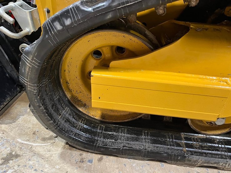 2024-caterpillar-255-skid-steer-loader-image-13