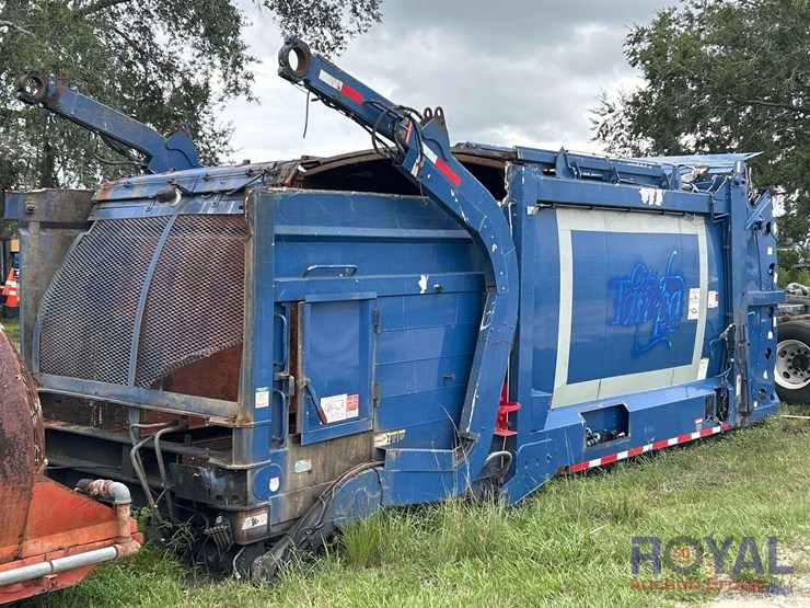 heil-v-1722-28yd-front-loader-garbage-truck-body-image-1