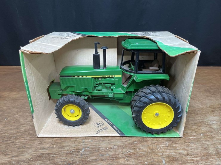 1/16-john-deere-4850-nib-ertl-image-1