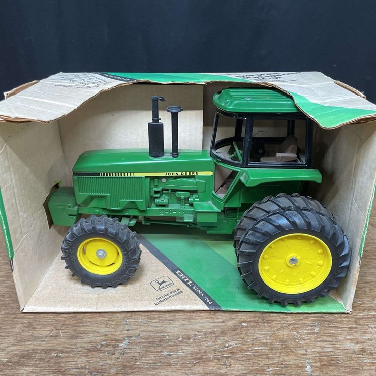 1/16 John Deere 4850 NIB Ertl