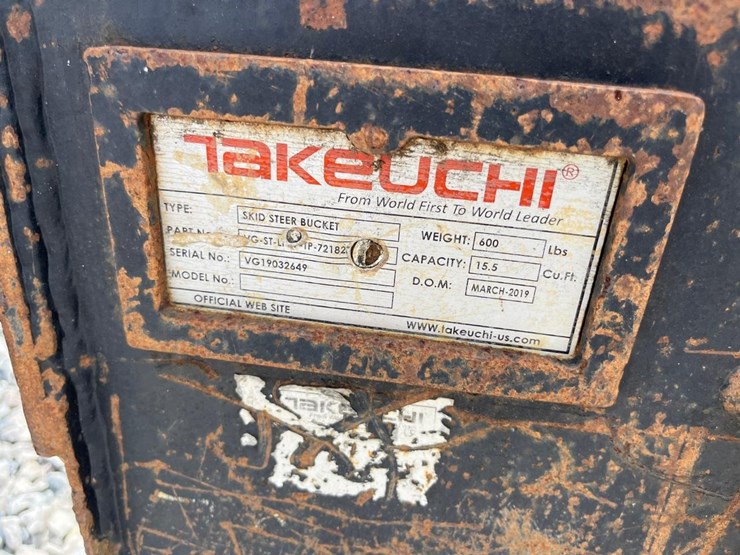 takeuchi-72"-skid-steer-tooth-bucket-image-9