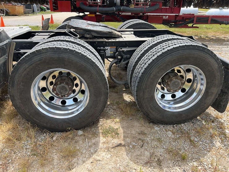 2016-peterbilt-579-image-12