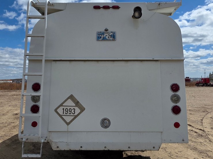 2002-freightliner-fl80-image-6