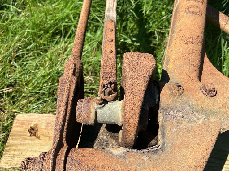 oliver-horse-drawn-sickle-mower-image-24