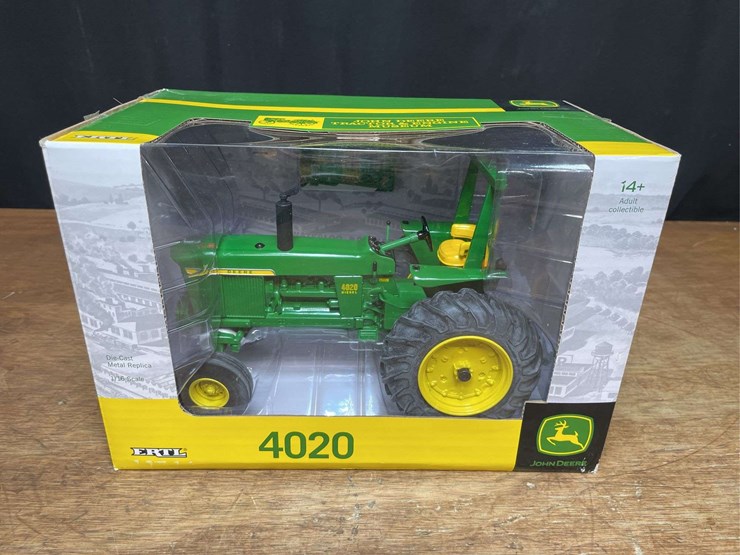 1/16-john-deere-4020-museum-nib-ertl-image-1