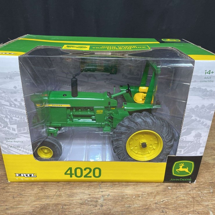 1/16 John Deere 4020 Museum NIB Ertl