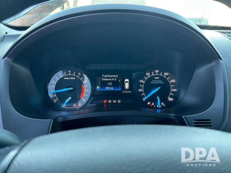 2018-ford-explorer-image-32