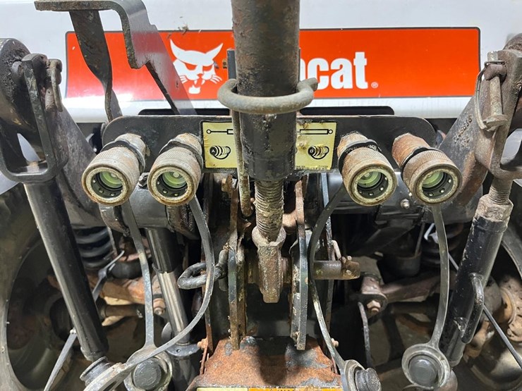 bobcat-5610-toolcat-utility-vehicle-image-18