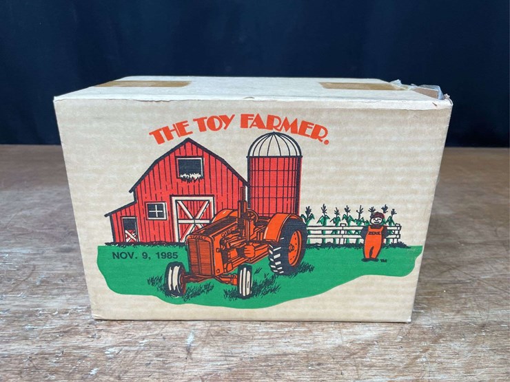 1/16-case-500-1985-nfts-nib-ertl-image-14