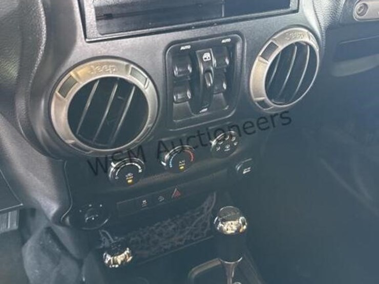 2017-jeep-wrangler-image-18
