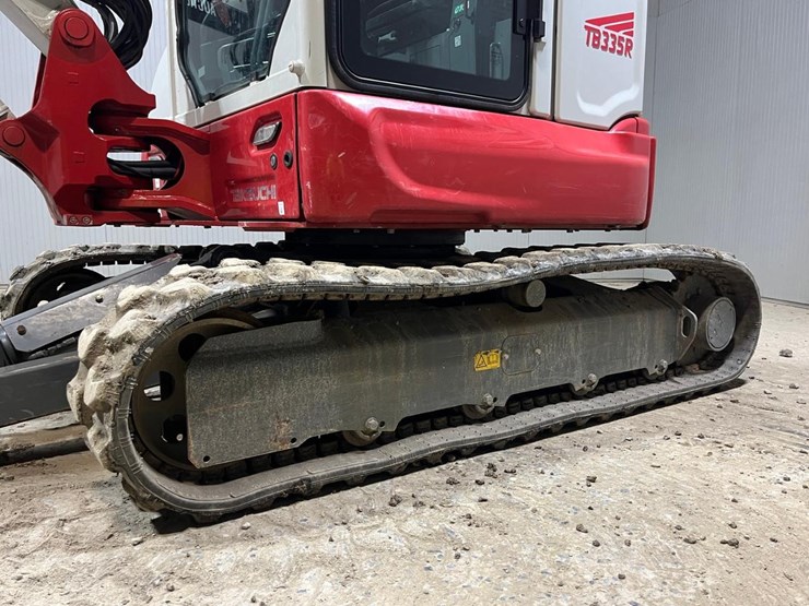 2023-takeuchi-tb335r-image-17