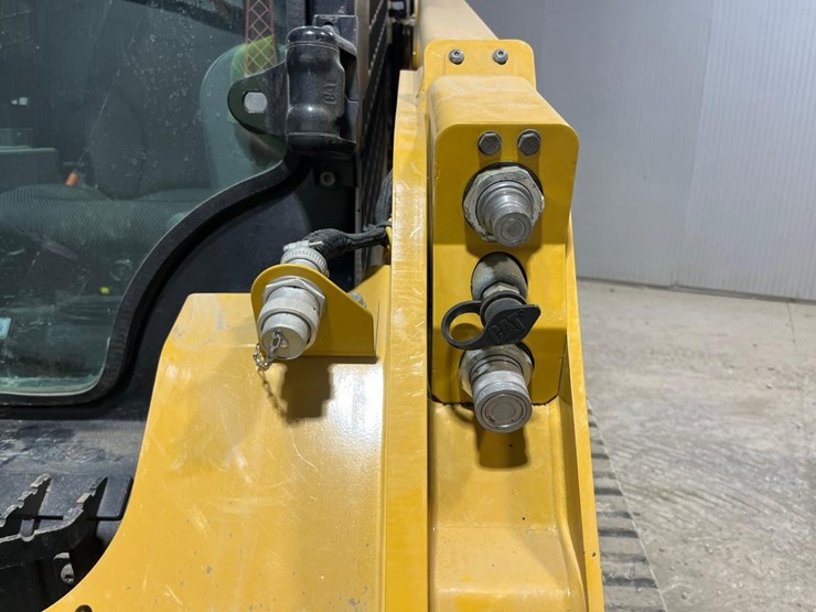 2020-caterpillar-259d3-image-11