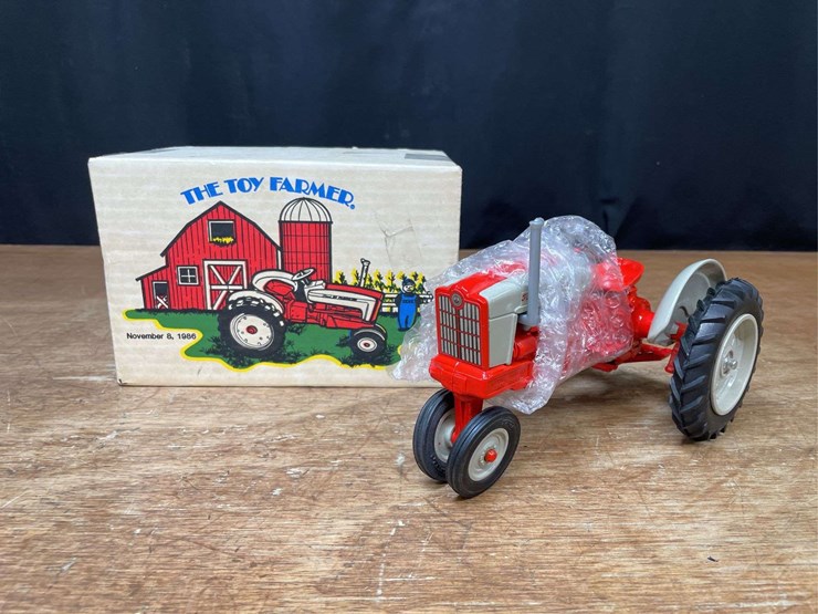 1/16-ford-961-1986-nfts-nib-ertl-image-1