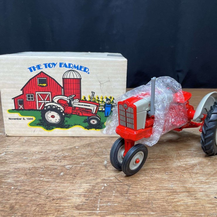 1/16 Ford 961 1986 NFTS NIB Ertl