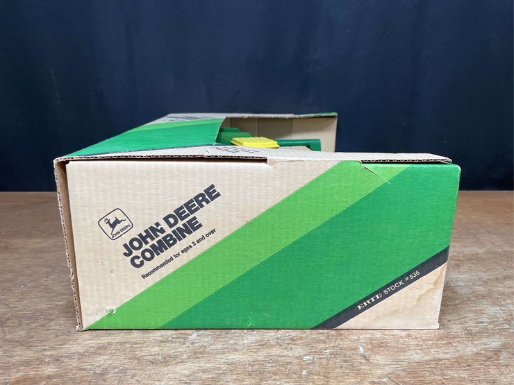 1/24-john-deere-titan-combine-nib-ertl-image-7