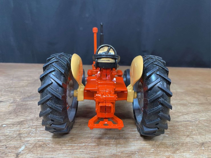 1/16-case-800-1990-nfts-nib-ertl-image-7