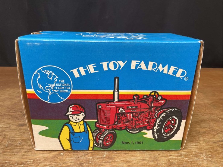 1/16-farmall-super-m-ta-1991-nfts-nib-ertl-image-16