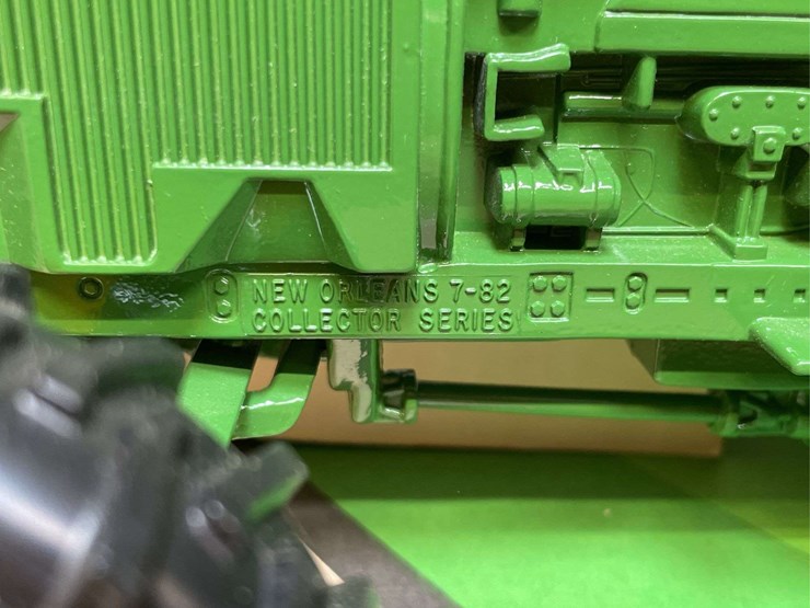 1/16-john-deere-4850-1982-new-orleans-nib-ertl-image-3