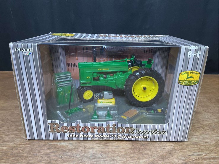 1/16-john-deere-70-restoration-nib-ertl-image-1