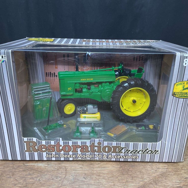 1/16 John Deere 70 Restoration NIB Ertl