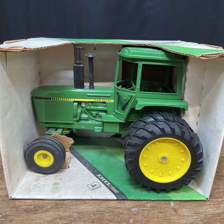 1/16 John Deere 4450 NIB Ertl