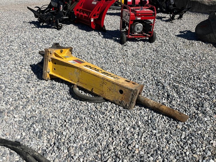 magnum-rhb306-hydraulic-breaker-image-4