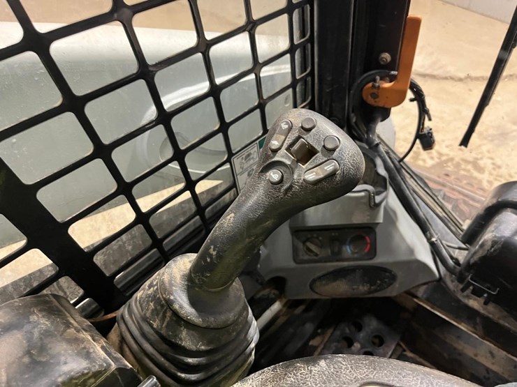 bobcat-t590-image-28