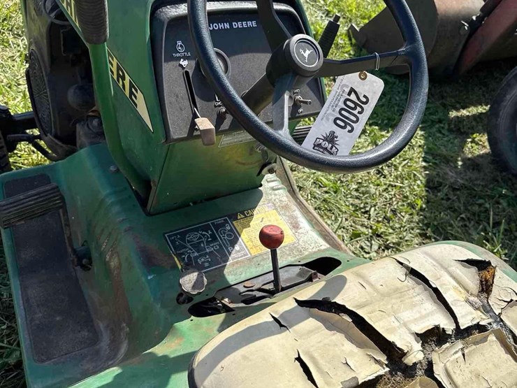 john-deere-210-image-6