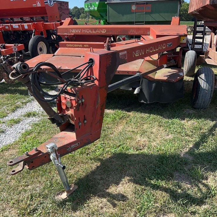 NEW HOLLAND 411