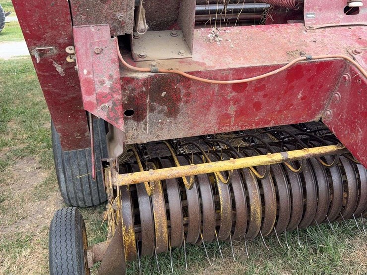 new-holland-852-image-11
