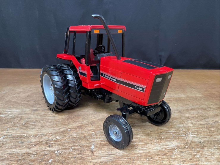 1/16-ih-5288-1981-kansas-city-nib-ertl-image-10