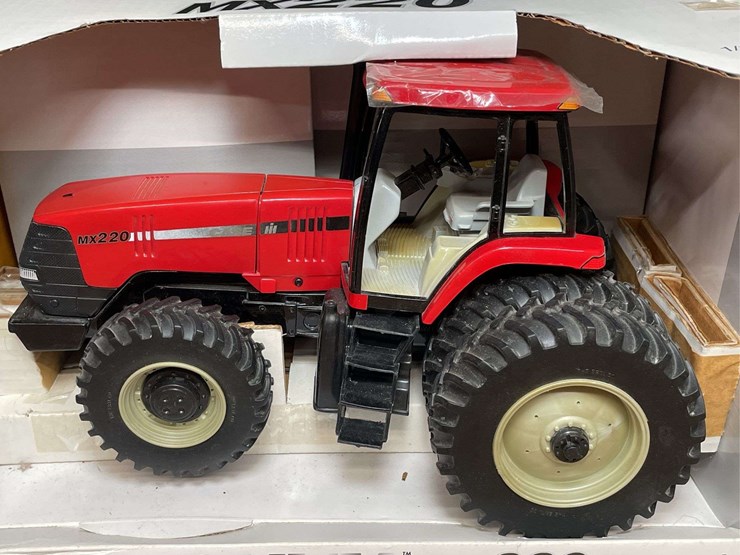 1/16-case-ih-magnum-mx220-nib-ertl-image-2