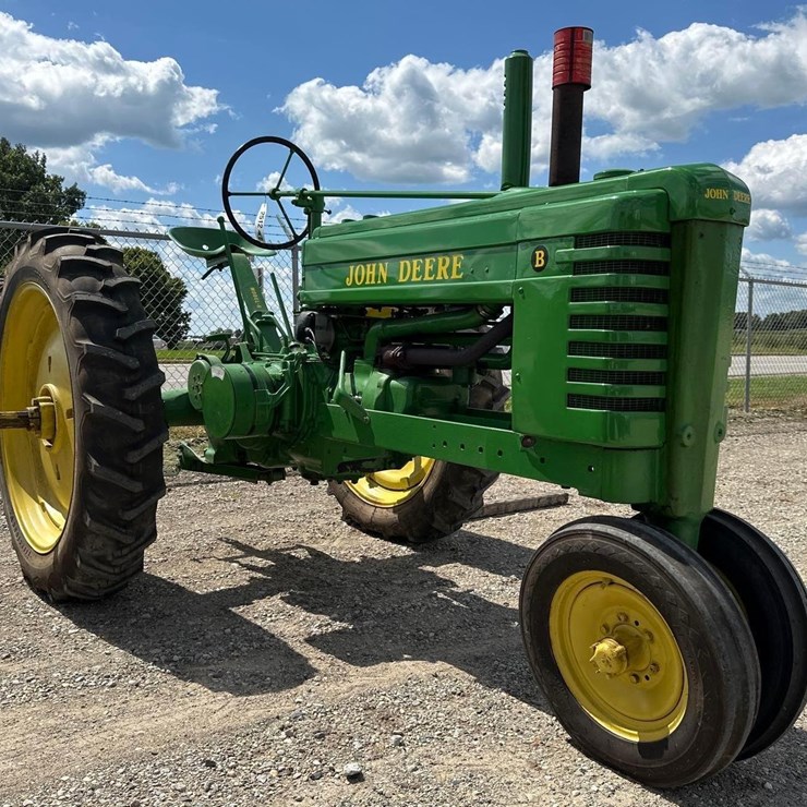 JOHN DEERE B
